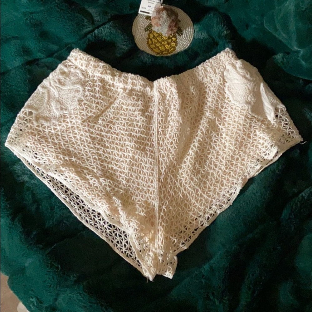 ⚜️ LF “ NATIVE ROSE” CROCHET FLORAL SHORTS ⚜️